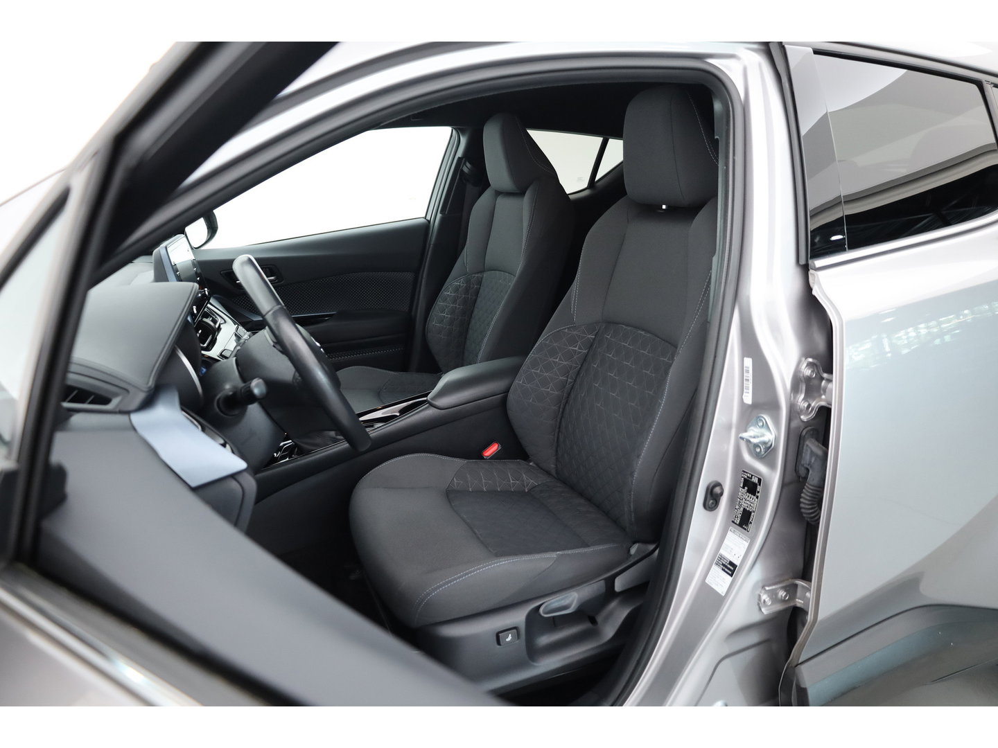 Toyota C-HR 1.8 Hybrid Executive | Rijklaar! | Cruise Contr. | Trekhaak | Camera | Keyless | Stoel- Stuurverw. | Apple CarPlay