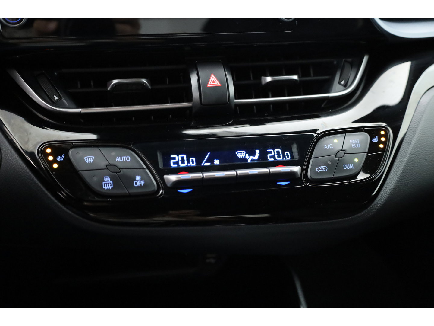 Toyota C-HR 1.8 Hybrid Executive | Rijklaar! | Cruise Contr. | Trekhaak | Camera | Keyless | Stoel- Stuurverw. | Apple CarPlay