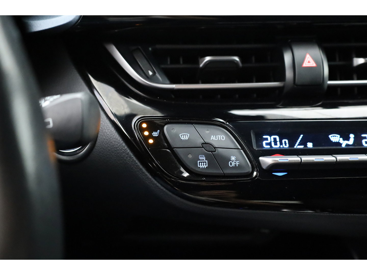 Toyota C-HR 1.8 Hybrid Executive | Rijklaar! | Cruise Contr. | Trekhaak | Camera | Keyless | Stoel- Stuurverw. | Apple CarPlay