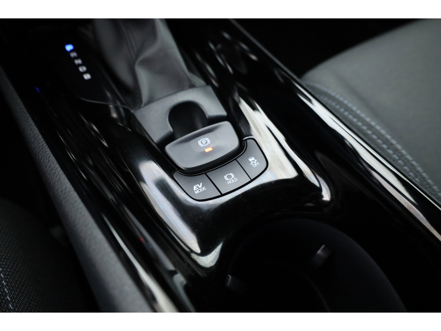 Toyota C-HR 1.8 Hybrid Executive | Rijklaar! | Cruise Contr. | Trekhaak | Camera | Keyless | Stoel- Stuurverw. | Apple CarPlay
