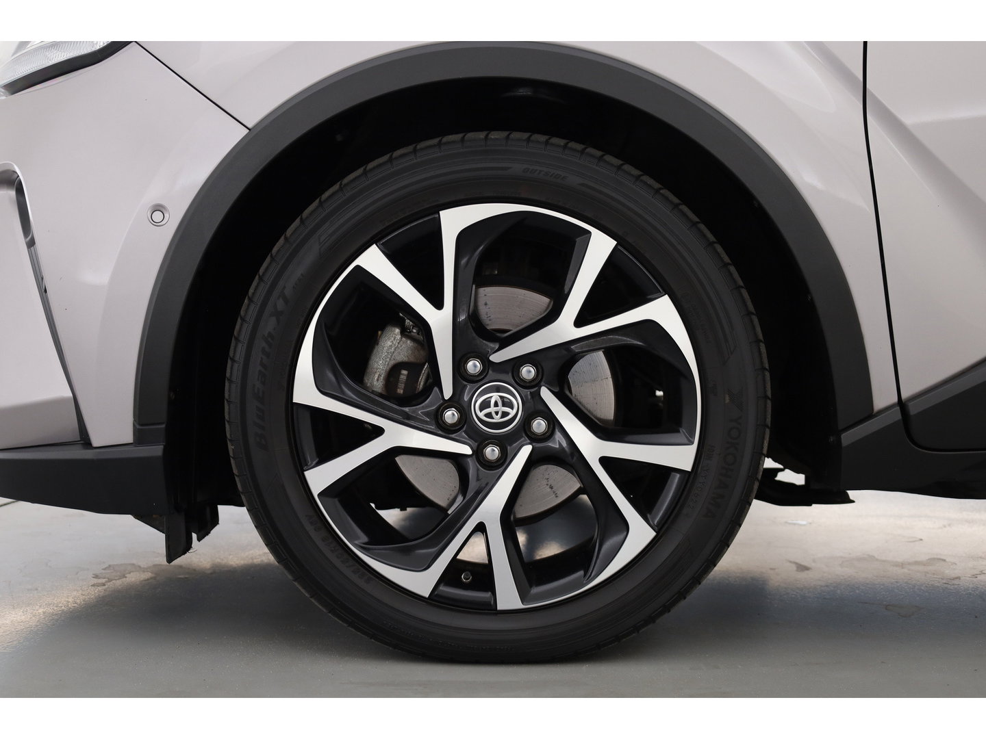 Toyota C-HR 1.8 Hybrid Executive | Rijklaar! | Cruise Contr. | Trekhaak | Camera | Keyless | Stoel- Stuurverw. | Apple CarPlay