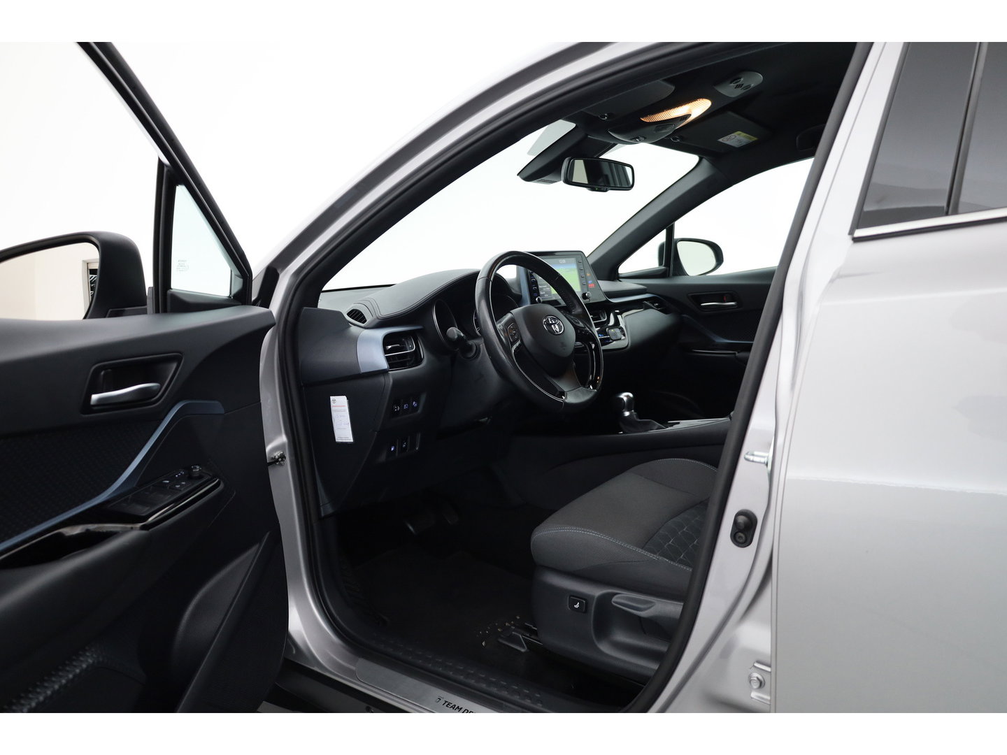 Toyota C-HR 1.8 Hybrid Executive | Rijklaar! | Cruise Contr. | Trekhaak | Camera | Keyless | Stoel- Stuurverw. | Apple CarPlay