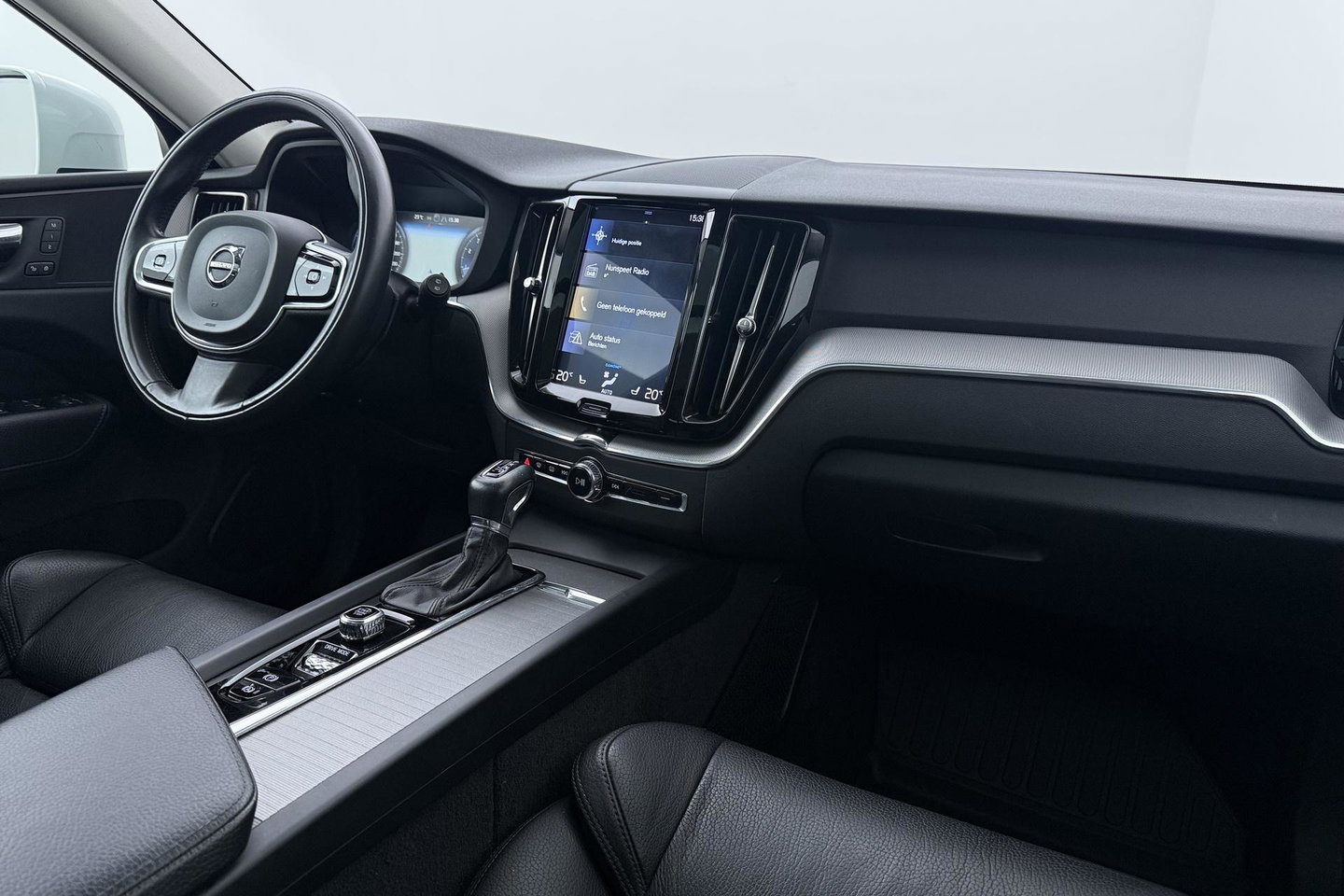 Volvo XC60 2.0 T5 Inscription | Luchtvering | Panoramadak | 360° Camera | BLIS | Standkachel | Stoel+Stuurverwarming | ACC