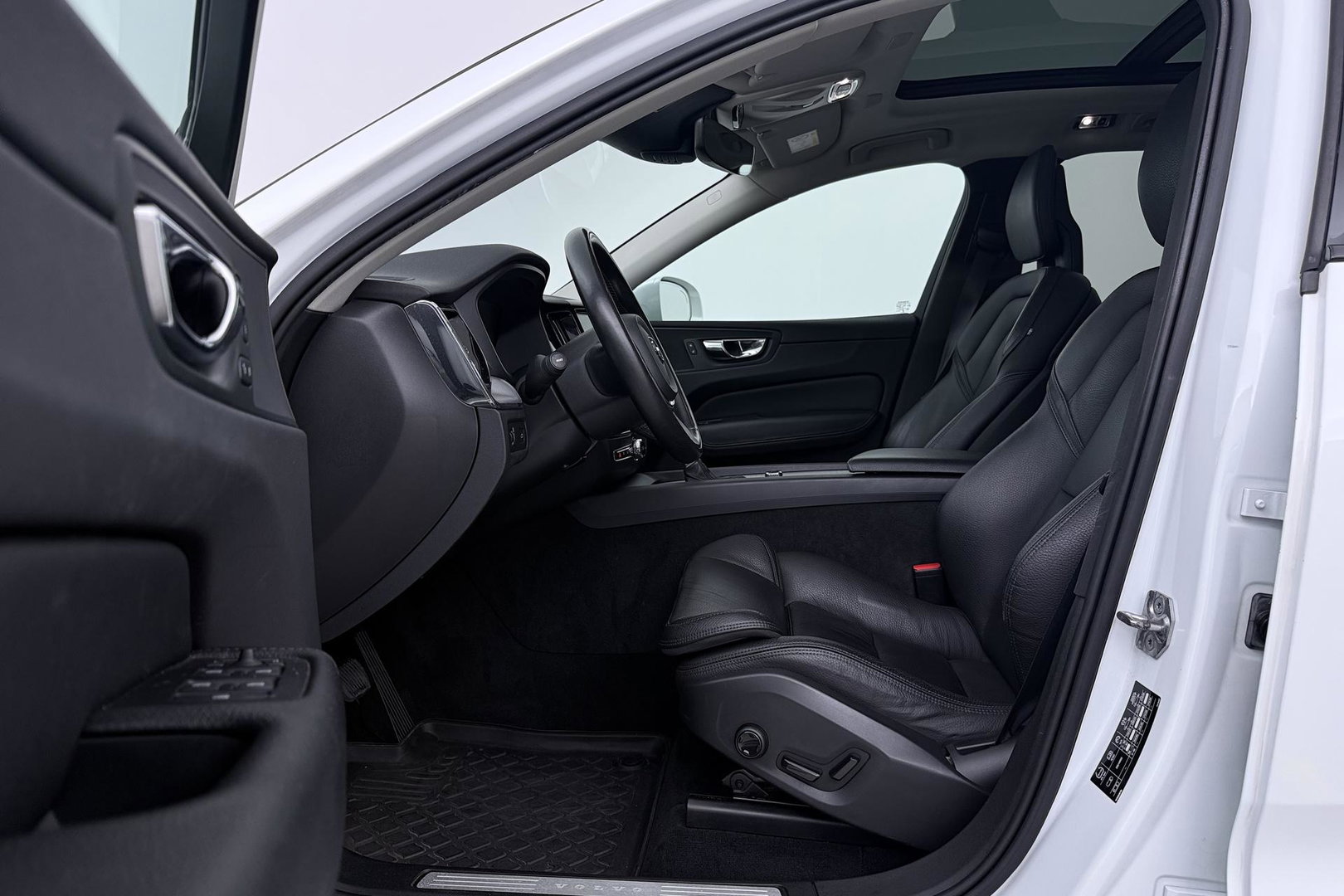 Volvo XC60 2.0 T5 Inscription | Luchtvering | Panoramadak | 360° Camera | BLIS | Standkachel | Stoel+Stuurverwarming | ACC