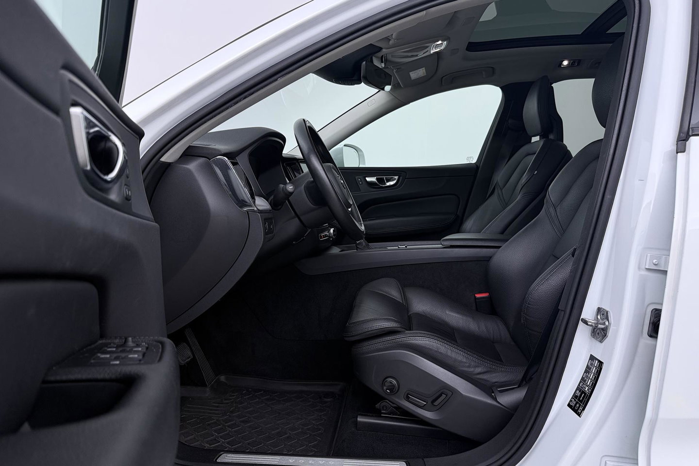 Volvo XC60 2.0 T5 Inscription | Luchtvering | Panoramadak | 360° Camera | BLIS | Standkachel | Stoel+Stuurverwarming | ACC