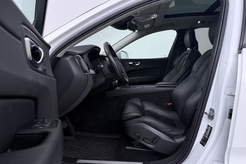 Volvo XC60 2.0 T5 Inscription | Luchtvering | Panoramadak | 360° Camera | BLIS | Standkachel | Stoel+Stuurverwarming | ACC