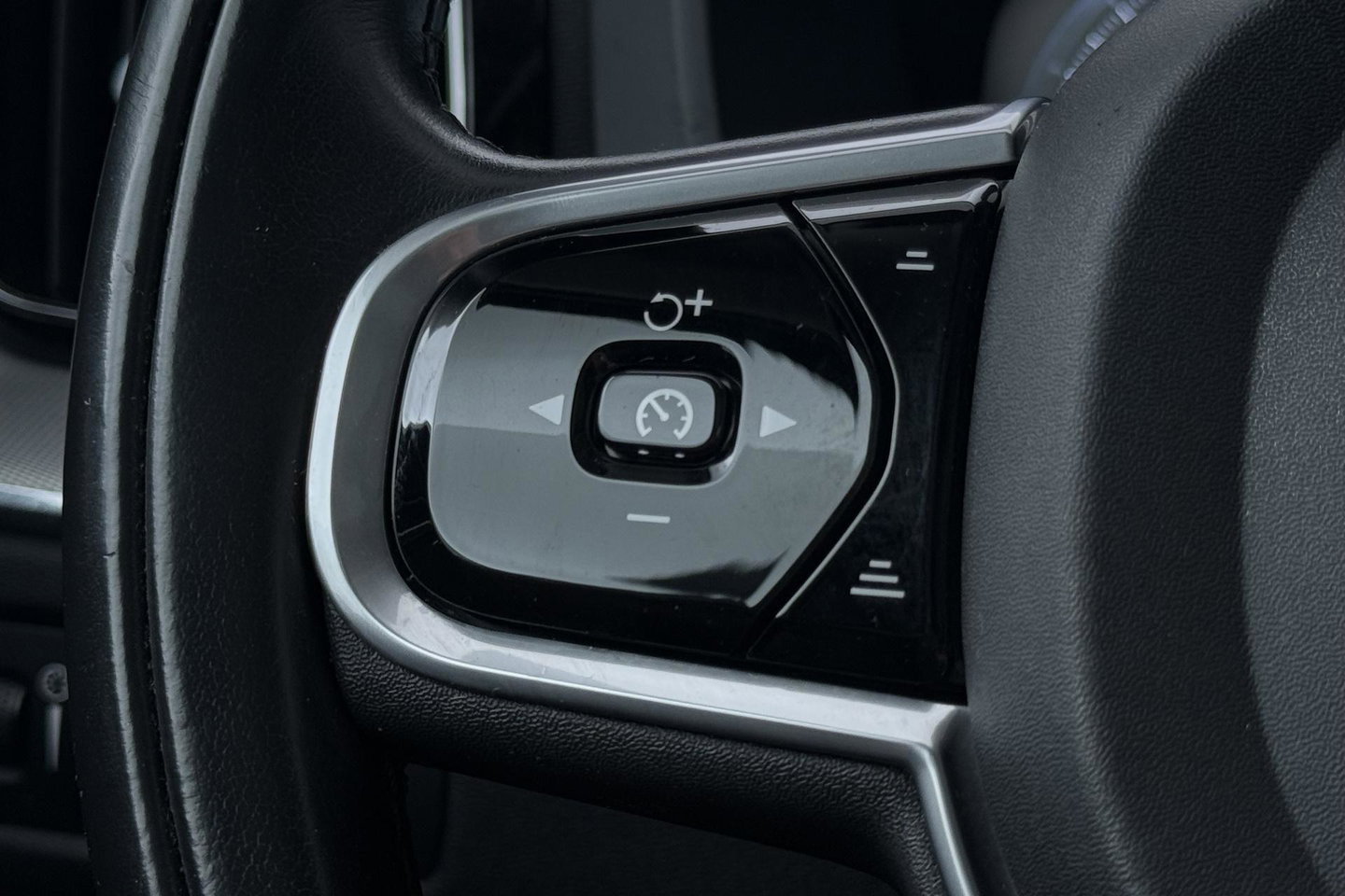 Volvo XC60 2.0 T5 Inscription | Luchtvering | Panoramadak | 360° Camera | BLIS | Standkachel | Stoel+Stuurverwarming | ACC