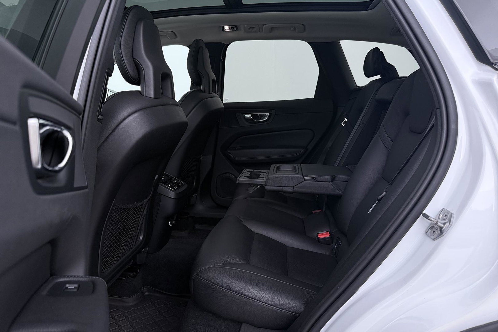 Volvo XC60 2.0 T5 Inscription | Luchtvering | Panoramadak | 360° Camera | BLIS | Standkachel | Stoel+Stuurverwarming | ACC