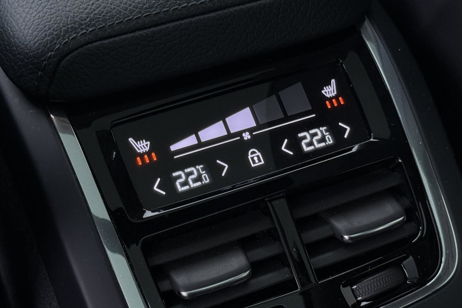 Volvo XC60 2.0 T5 Inscription | Luchtvering | Panoramadak | 360° Camera | BLIS | Standkachel | Stoel+Stuurverwarming | ACC