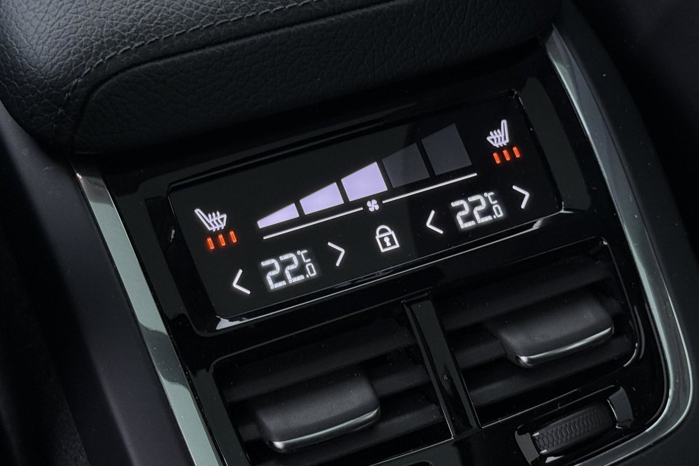 Volvo XC60 2.0 T5 Inscription | Luchtvering | Panoramadak | 360° Camera | BLIS | Standkachel | Stoel+Stuurverwarming | ACC