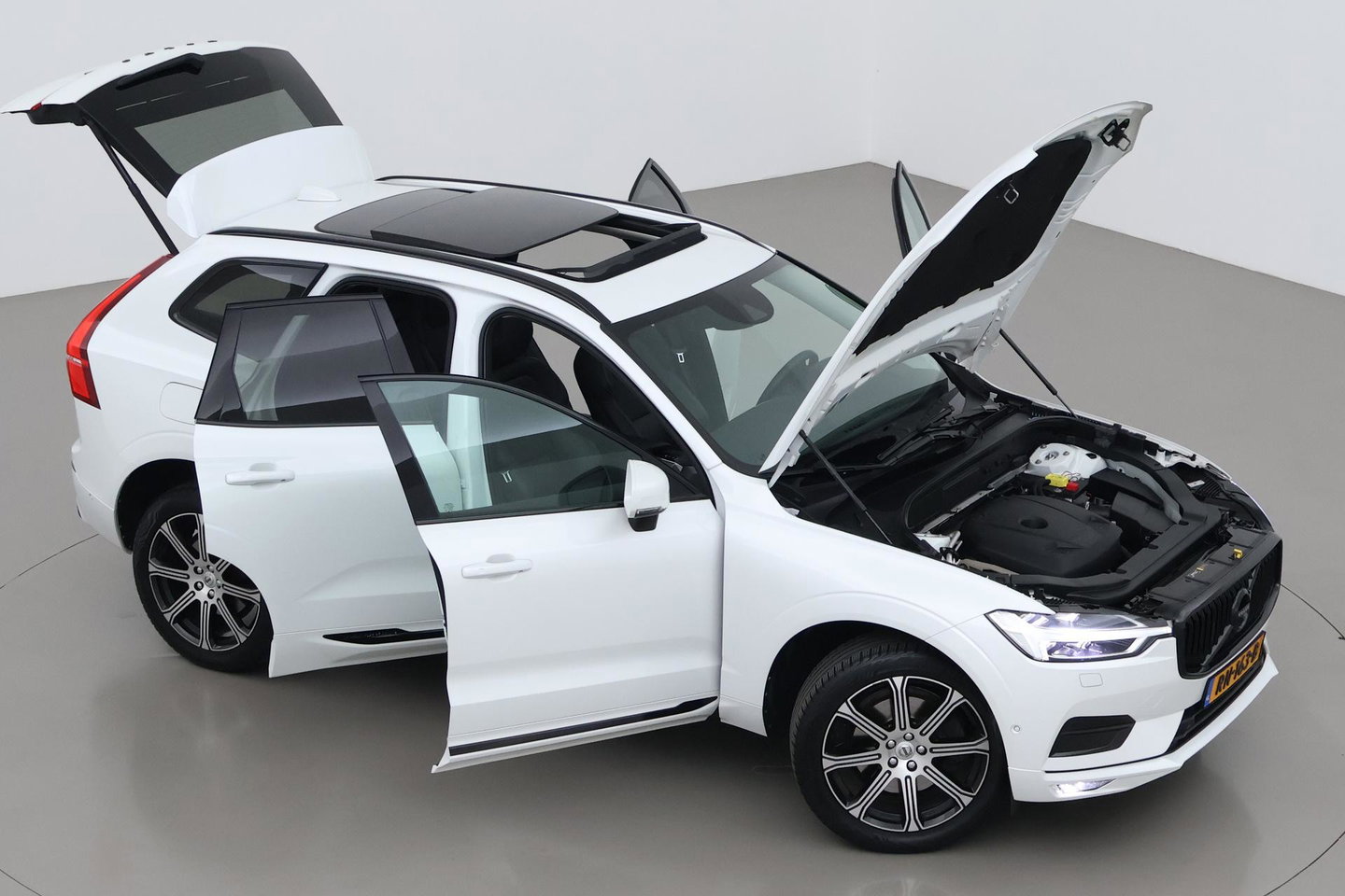 Volvo XC60 2.0 T5 Inscription | Luchtvering | Panoramadak | 360° Camera | BLIS | Standkachel | Stoel+Stuurverwarming | ACC