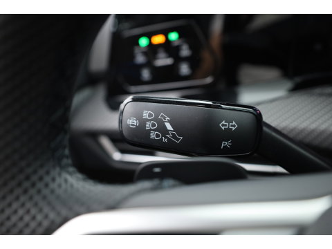 Volkswagen Golf 1.5 eTSI R-Line DSG | Pano | Adapt. Cruise | IQ. Light | CarPlay | Navi | Camera | Stoel-Stuurverw.