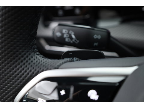 Volkswagen Golf 1.5 eTSI R-Line DSG | Pano | Adapt. Cruise | IQ. Light | CarPlay | Navi | Camera | Stoel-Stuurverw.
