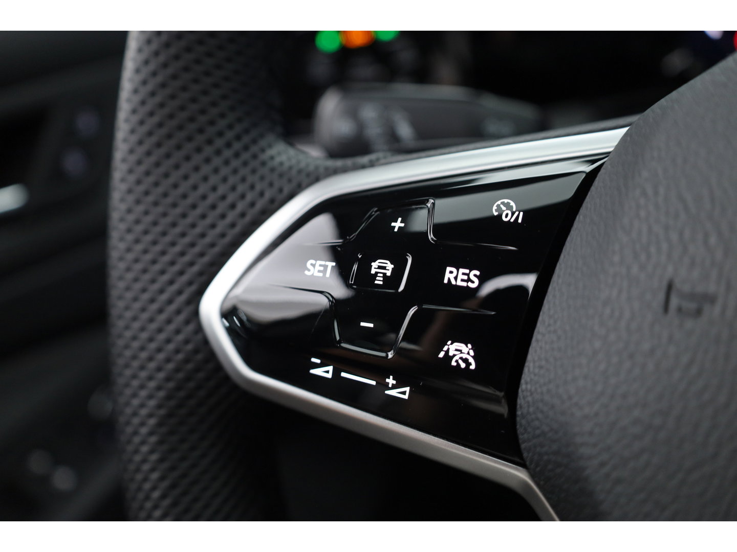 Volkswagen Golf 1.5 eTSI R-Line DSG | Pano | Adapt. Cruise | IQ. Light | CarPlay | Navi | Camera | Stoel-Stuurverw.