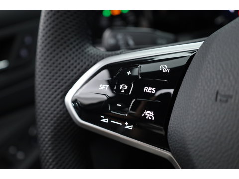 Volkswagen Golf 1.5 eTSI R-Line DSG | Pano | Adapt. Cruise | IQ. Light | CarPlay | Navi | Camera | Stoel-Stuurverw.
