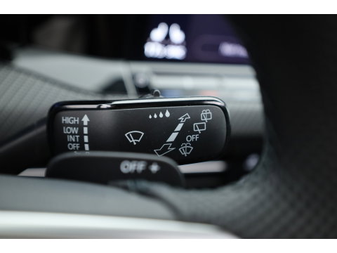 Volkswagen Golf 1.5 eTSI R-Line DSG | Pano | Adapt. Cruise | IQ. Light | CarPlay | Navi | Camera | Stoel-Stuurverw.