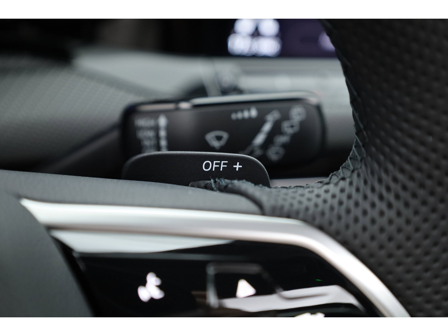 Volkswagen Golf 1.5 eTSI R-Line DSG | Pano | Adapt. Cruise | IQ. Light | CarPlay | Navi | Camera | Stoel-Stuurverw.