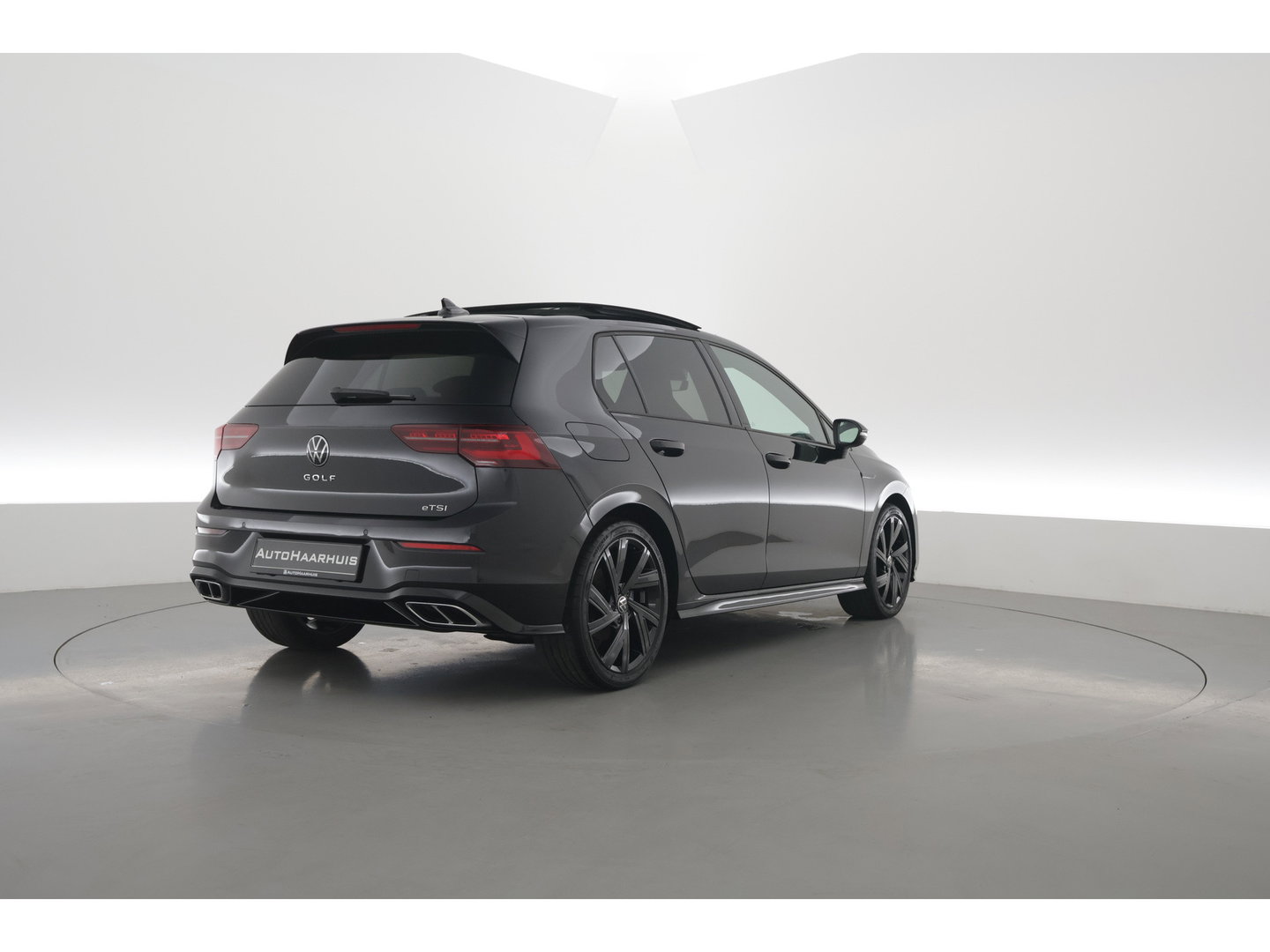 Volkswagen Golf 1.5 eTSI R-Line DSG | Pano | Adapt. Cruise | IQ. Light | CarPlay | Navi | Camera | Stoel-Stuurverw.