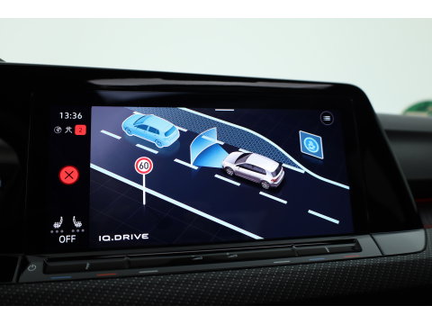 Volkswagen Golf 1.5 eTSI R-Line DSG | Pano | Adapt. Cruise | IQ. Light | CarPlay | Navi | Camera | Stoel-Stuurverw.