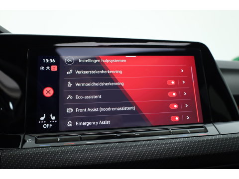 Volkswagen Golf 1.5 eTSI R-Line DSG | Pano | Adapt. Cruise | IQ. Light | CarPlay | Navi | Camera | Stoel-Stuurverw.
