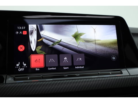 Volkswagen Golf 1.5 eTSI R-Line DSG | Pano | Adapt. Cruise | IQ. Light | CarPlay | Navi | Camera | Stoel-Stuurverw.