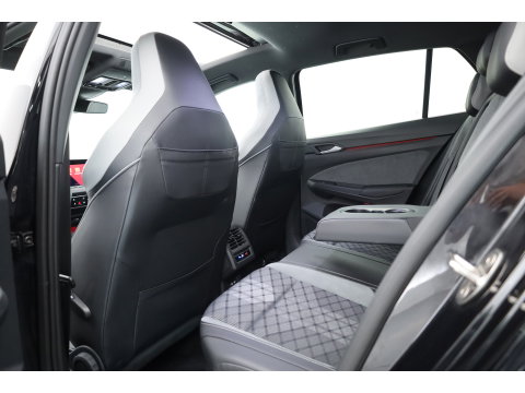Volkswagen Golf 1.5 eTSI R-Line DSG | Pano | Adapt. Cruise | IQ. Light | CarPlay | Navi | Camera | Stoel-Stuurverw.