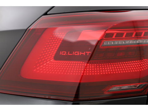Volkswagen Golf 1.5 eTSI R-Line DSG | Pano | Adapt. Cruise | IQ. Light | CarPlay | Navi | Camera | Stoel-Stuurverw.