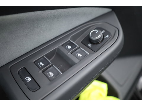 Volkswagen Golf 1.5 eTSI R-Line DSG | Pano | Adapt. Cruise | IQ. Light | CarPlay | Navi | Camera | Stoel-Stuurverw.