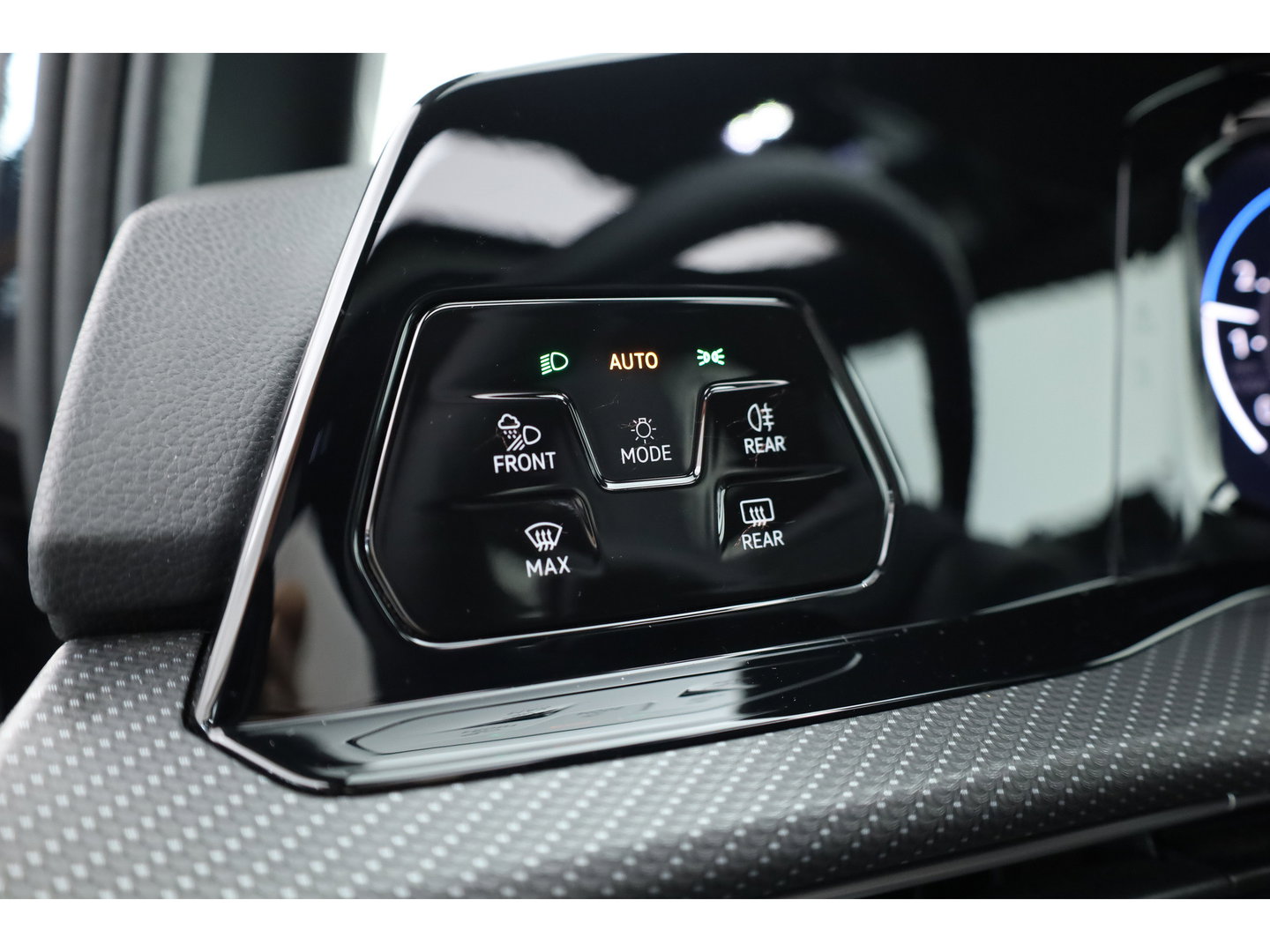 Volkswagen Golf 1.5 eTSI R-Line DSG | Pano | Adapt. Cruise | IQ. Light | CarPlay | Navi | Camera | Stoel-Stuurverw.