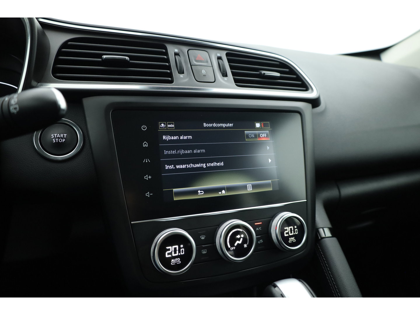 Renault Kadjar 1.3 TCe Equilibre | Cruise Control | Camera | Keyless | Navi | Apple CarPlay | PDC V+A | 17''