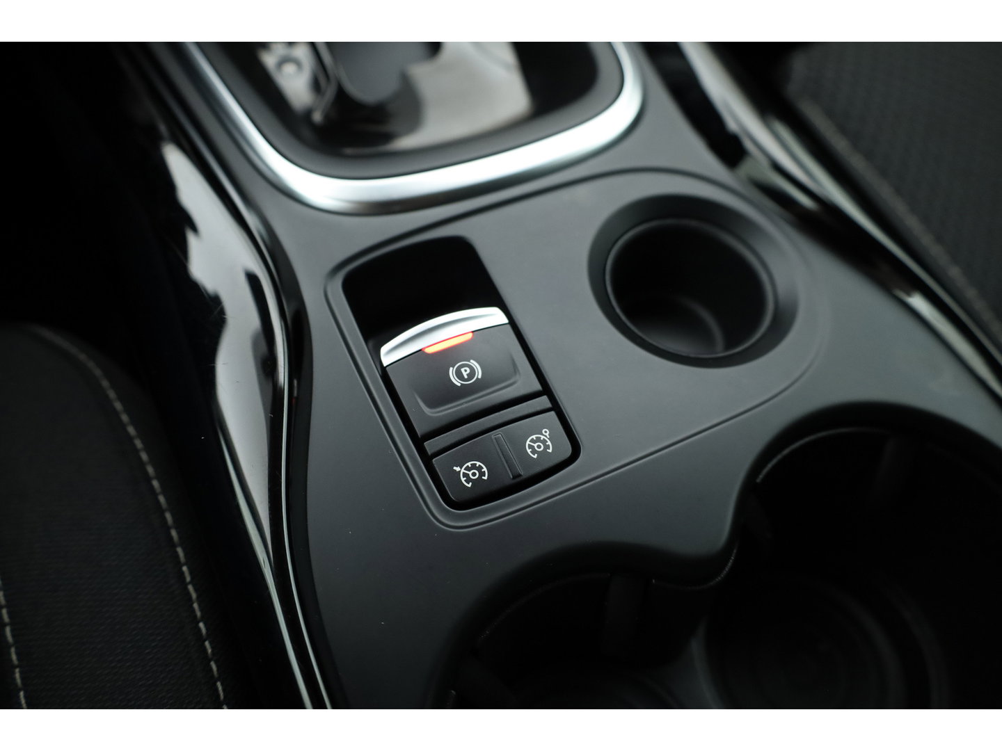 Renault Kadjar 1.3 TCe Equilibre | Cruise Control | Camera | Keyless | Navi | Apple CarPlay | PDC V+A | 17''