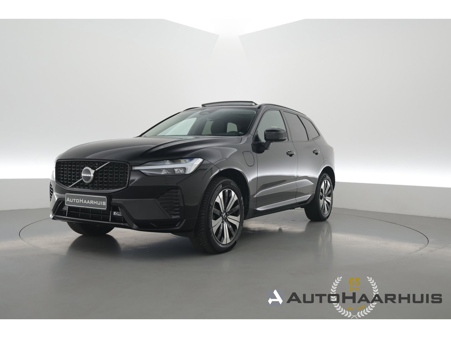 Volvo XC60 2.0 T8 Plug-in hybrid AWD Plus Dark | Rijklaar! | Pano | Pilot Assist | Leder | Camera | Stoel- stuurverw. | H&K | Memory Seats