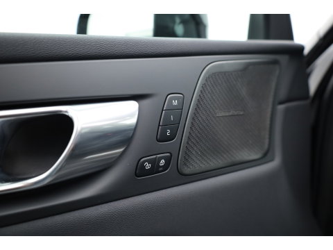 Volvo XC60 2.0 T8 Plug-in hybrid AWD Plus Dark | Rijklaar! | Pano | Pilot Assist | Leder | Camera | Stoel- stuurverw. | H&K | Memory Seats