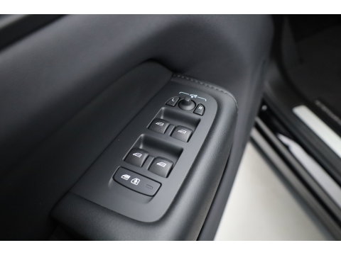 Volvo XC60 2.0 T8 Plug-in hybrid AWD Plus Dark | Rijklaar! | Pano | Pilot Assist | Leder | Camera | Stoel- stuurverw. | H&K | Memory Seats