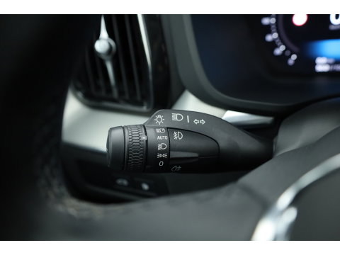 Volvo XC60 2.0 T8 Plug-in hybrid AWD Plus Dark | Rijklaar! | Pano | Pilot Assist | Leder | Camera | Stoel- stuurverw. | H&K | Memory Seats