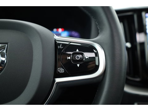 Volvo XC60 2.0 T8 Plug-in hybrid AWD Plus Dark | Rijklaar! | Pano | Pilot Assist | Leder | Camera | Stoel- stuurverw. | H&K | Memory Seats