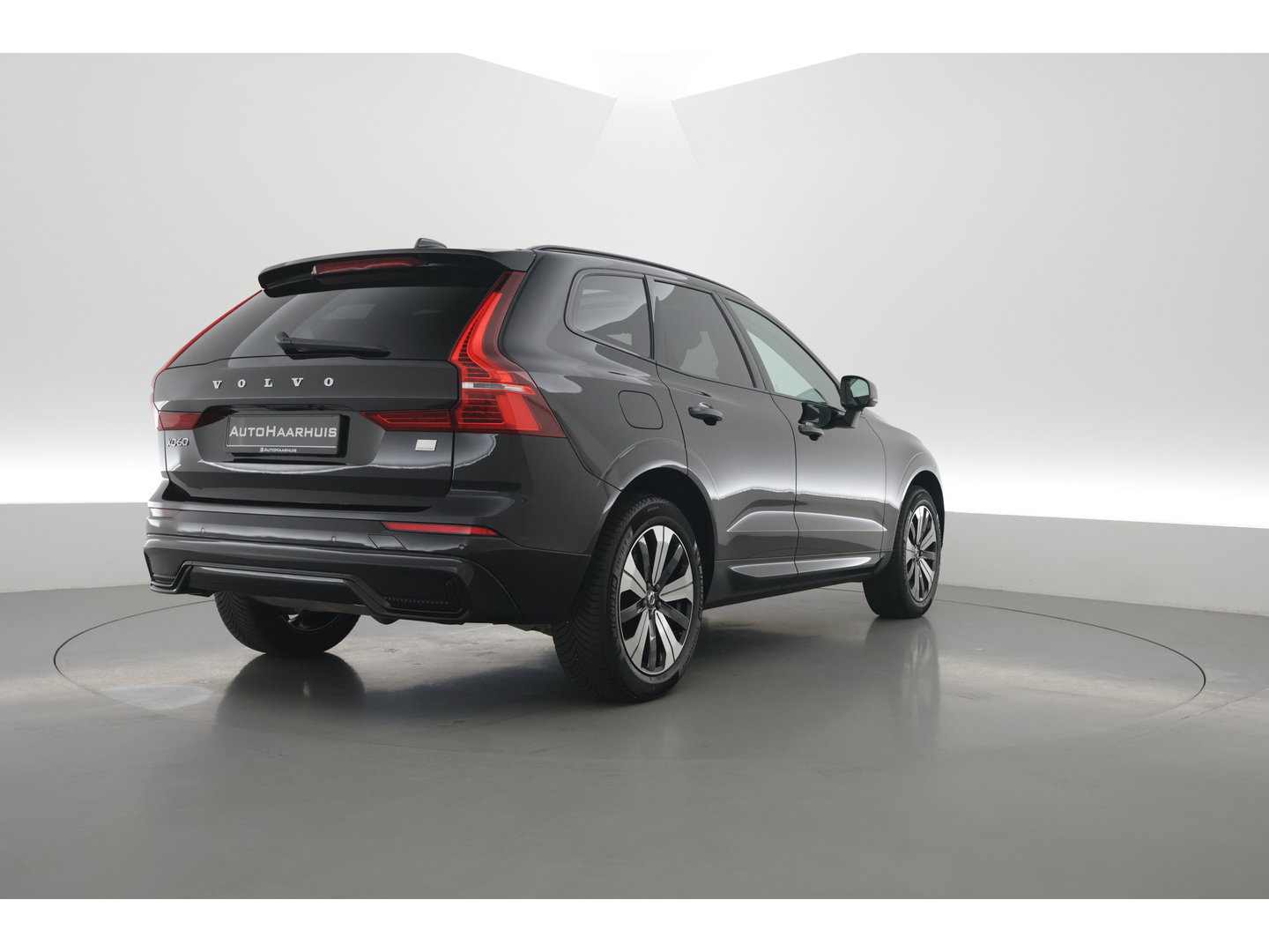Volvo XC60 2.0 T8 Plug-in hybrid AWD Plus Dark | Rijklaar! | Pano | Pilot Assist | Leder | Camera | Stoel- stuurverw. | H&K | Memory Seats