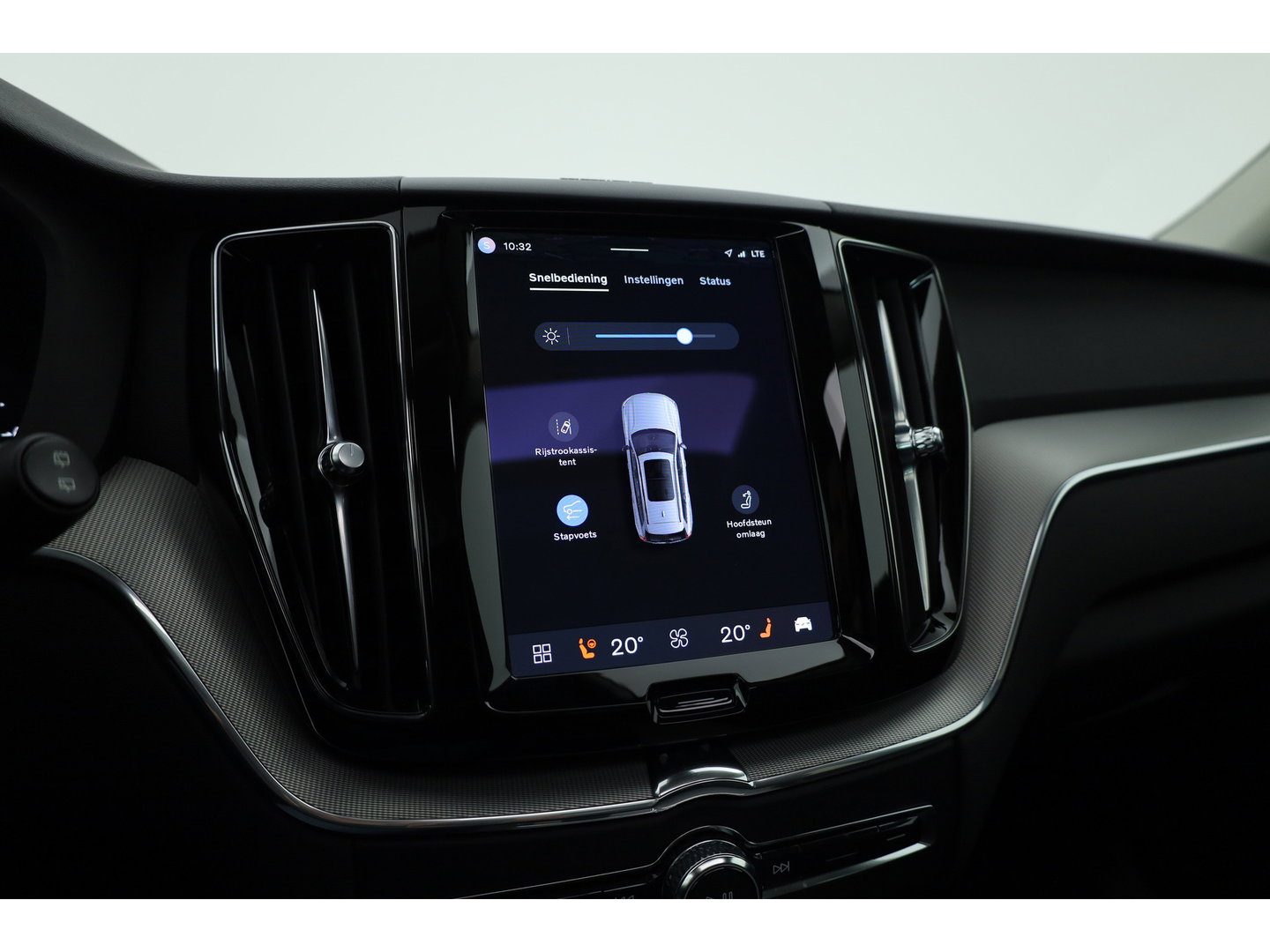 Volvo XC60 2.0 T8 Plug-in hybrid AWD Plus Dark | Rijklaar! | Pano | Pilot Assist | Leder | Camera | Stoel- stuurverw. | H&K | Memory Seats