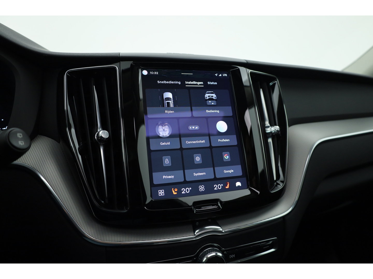 Volvo XC60 2.0 T8 Plug-in hybrid AWD Plus Dark | Rijklaar! | Pano | Pilot Assist | Leder | Camera | Stoel- stuurverw. | H&K | Memory Seats