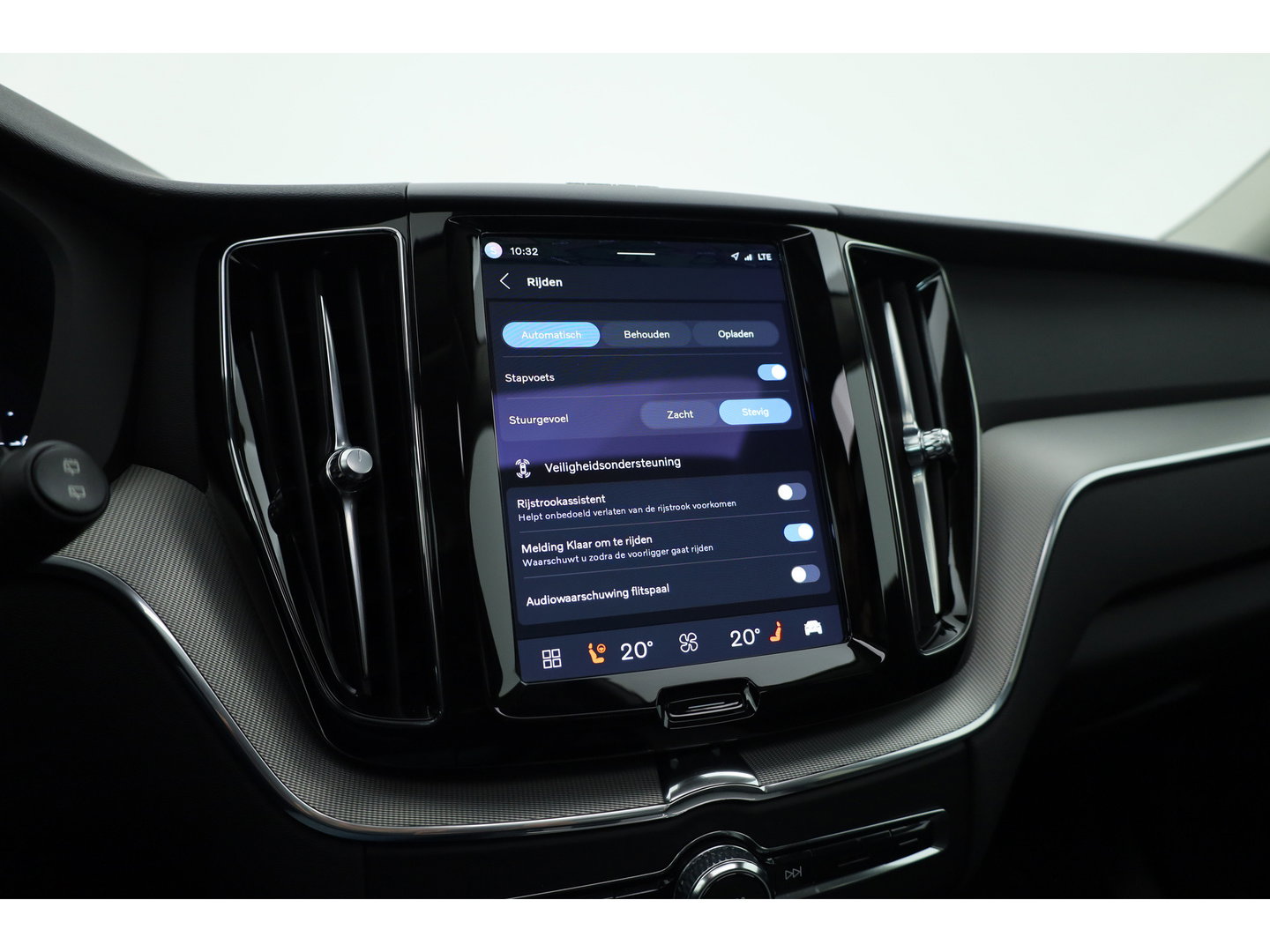 Volvo XC60 2.0 T8 Plug-in hybrid AWD Plus Dark | Rijklaar! | Pano | Pilot Assist | Leder | Camera | Stoel- stuurverw. | H&K | Memory Seats