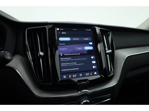 Volvo XC60 2.0 T8 Plug-in hybrid AWD Plus Dark | Rijklaar! | Pano | Pilot Assist | Leder | Camera | Stoel- stuurverw. | H&K | Memory Seats