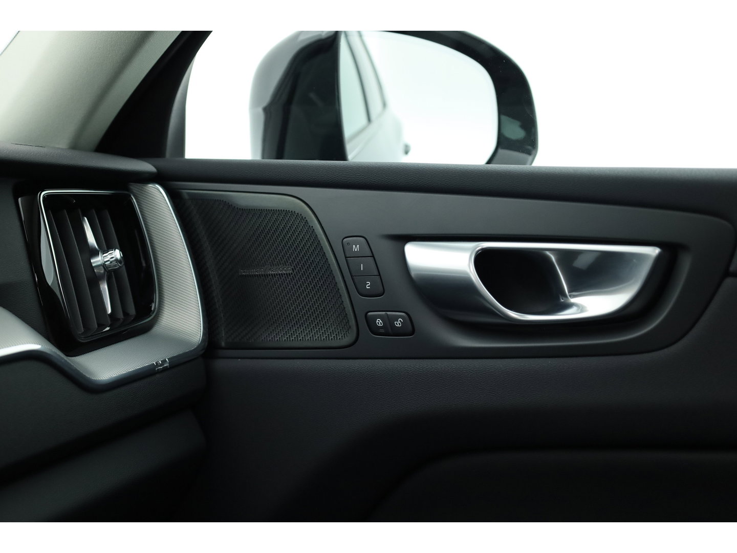 Volvo XC60 2.0 T8 Plug-in hybrid AWD Plus Dark | Rijklaar! | Pano | Pilot Assist | Leder | Camera | Stoel- stuurverw. | H&K | Memory Seats