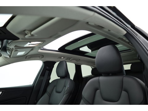 Volvo XC60 2.0 T8 Plug-in hybrid AWD Plus Dark | Rijklaar! | Pano | Pilot Assist | Leder | Camera | Stoel- stuurverw. | H&K | Memory Seats