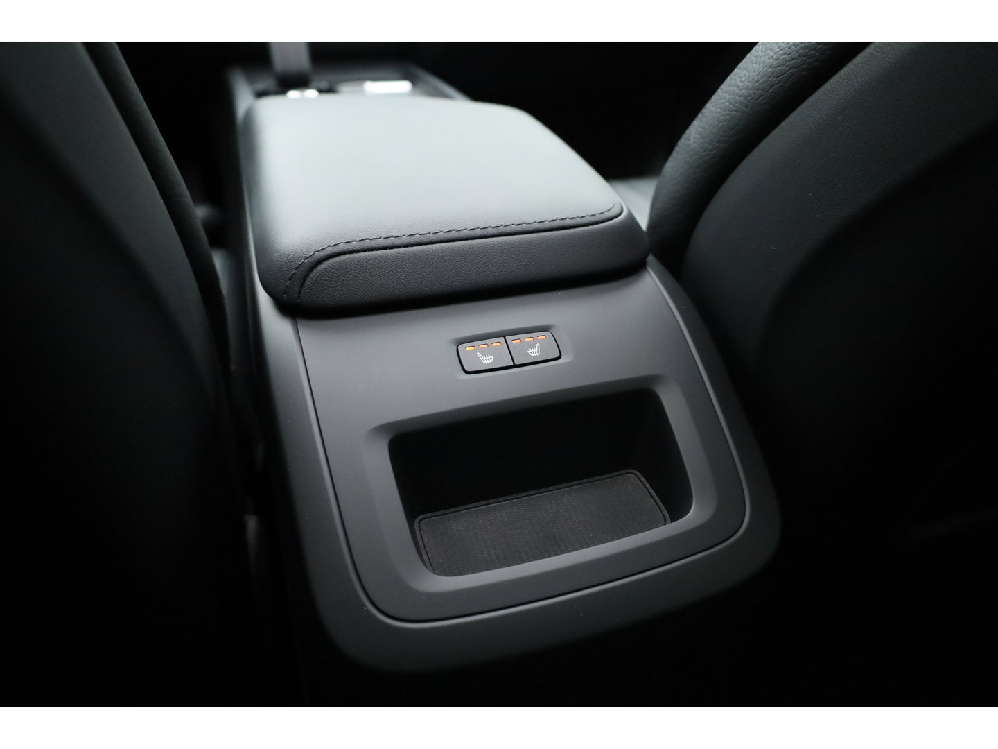 Volvo XC60 2.0 T8 Plug-in hybrid AWD Plus Dark | Rijklaar! | Pano | Pilot Assist | Leder | Camera | Stoel- stuurverw. | H&K | Memory Seats
