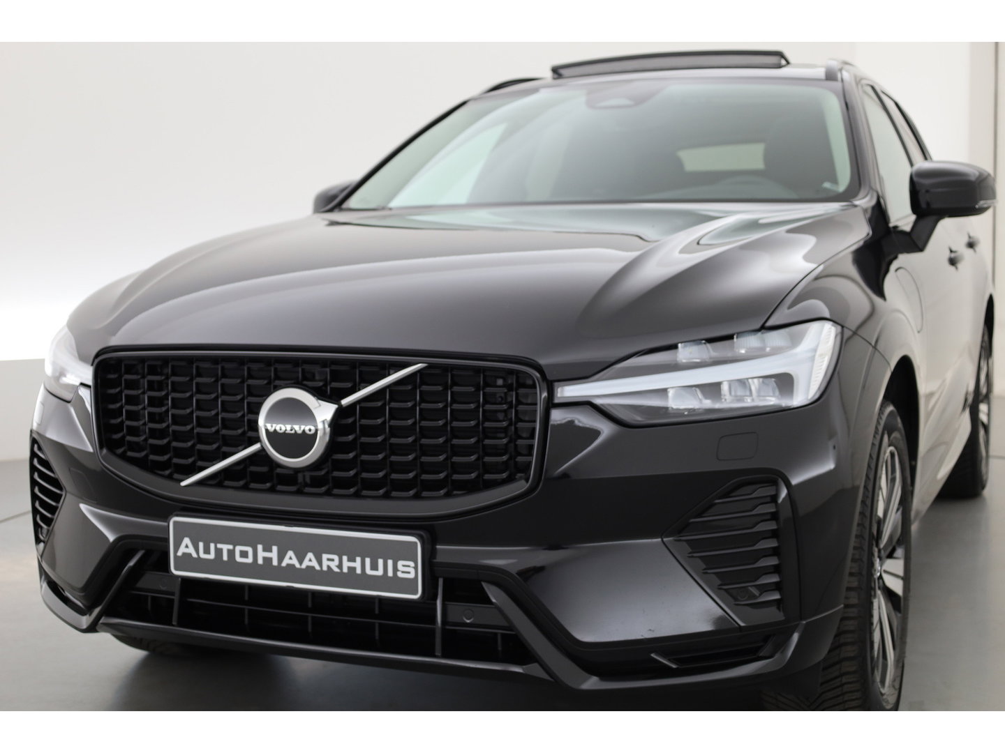 Volvo XC60 2.0 T8 Plug-in hybrid AWD Plus Dark | Rijklaar! | Pano | Pilot Assist | Leder | Camera | Stoel- stuurverw. | H&K | Memory Seats