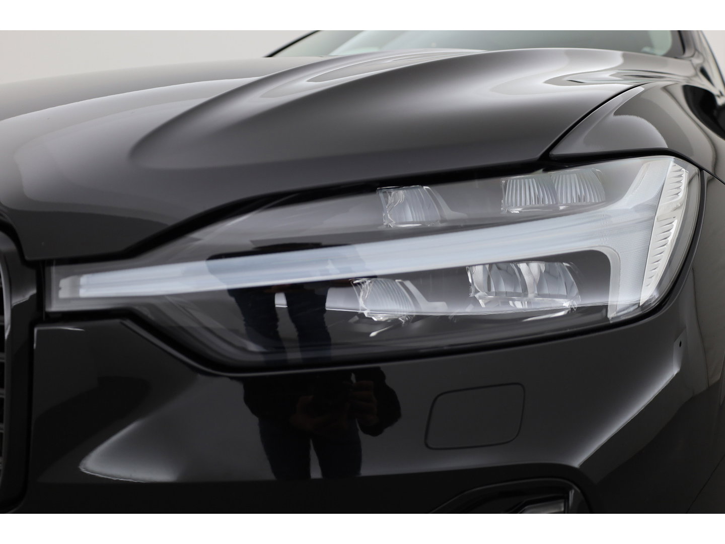 Volvo XC60 2.0 T8 Plug-in hybrid AWD Plus Dark | Rijklaar! | Pano | Pilot Assist | Leder | Camera | Stoel- stuurverw. | H&K | Memory Seats