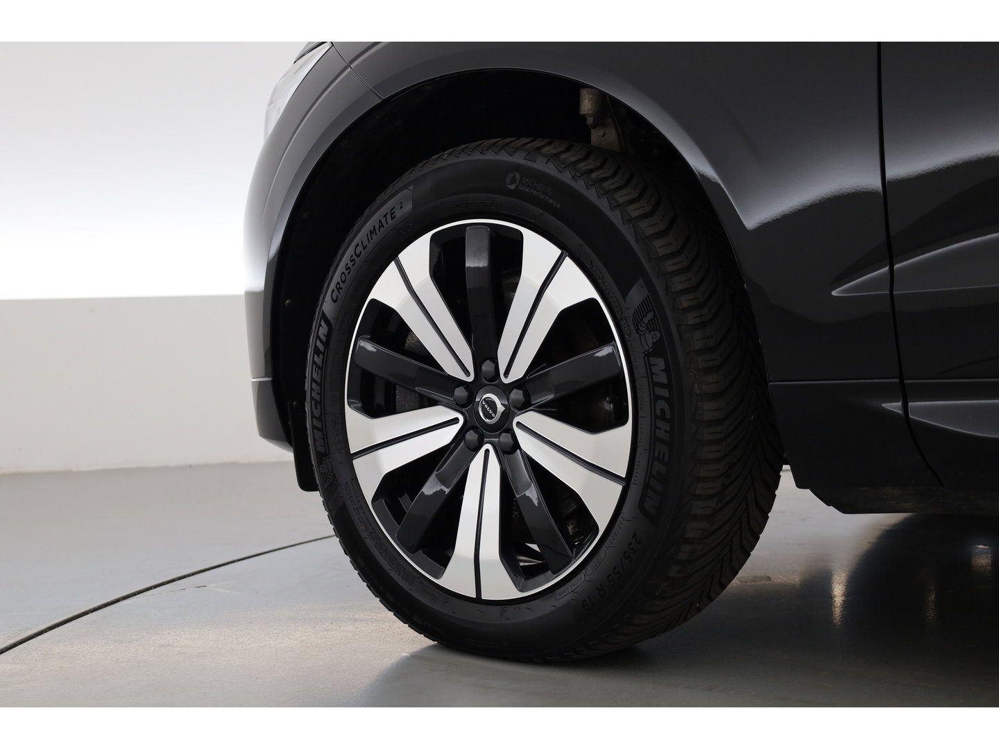Volvo XC60 2.0 T8 Plug-in hybrid AWD Plus Dark | Rijklaar! | Pano | Pilot Assist | Leder | Camera | Stoel- stuurverw. | H&K | Memory Seats