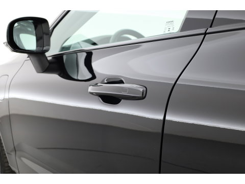 Volvo XC60 2.0 T8 Plug-in hybrid AWD Plus Dark | Rijklaar! | Pano | Pilot Assist | Leder | Camera | Stoel- stuurverw. | H&K | Memory Seats