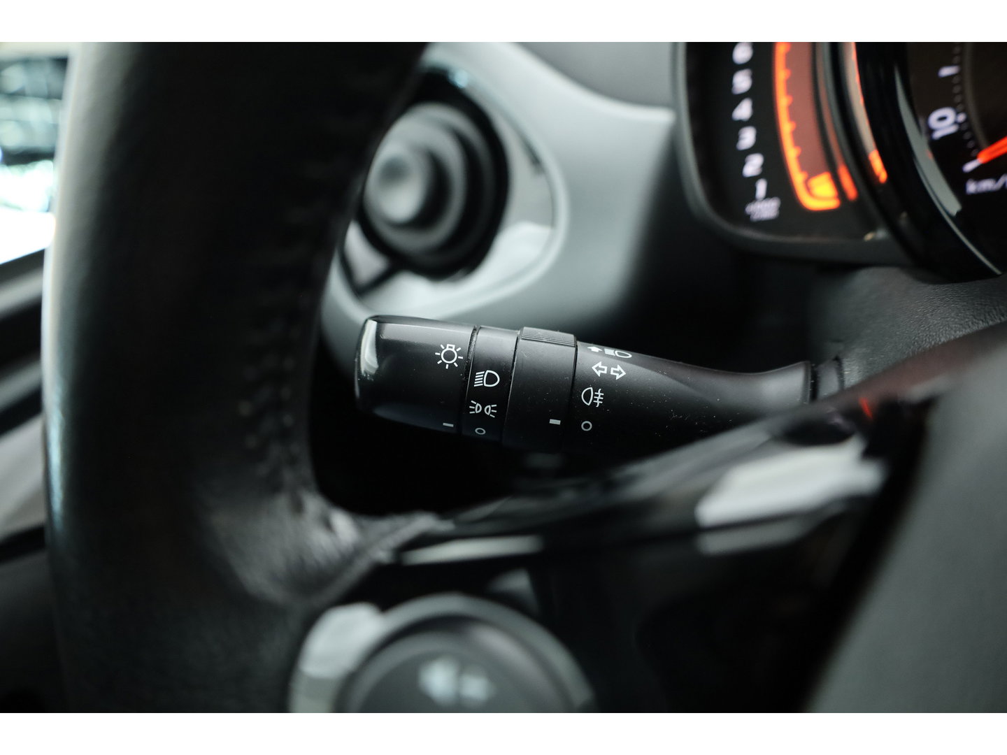 Toyota Aygo 1.0 VVT-i x-play | Rijklaar! | Apple CarPlay & Android Auto | All Season | Airco | DAB | Camera