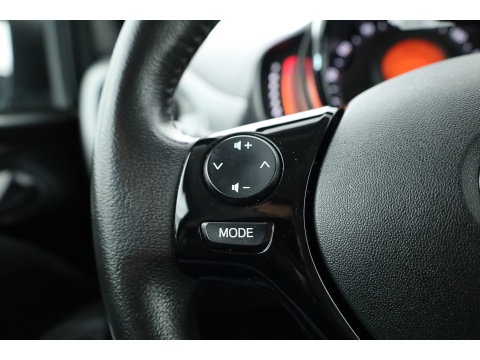 Toyota Aygo 1.0 VVT-i x-play | Rijklaar! | Apple CarPlay & Android Auto | All Season | Airco | DAB | Camera